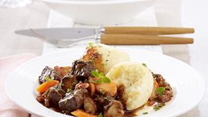 Rezept Saftiges Gulasch mit Kartoffelknödeln