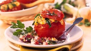 Pfanni Rezept | Gefüllte Tomaten mit Spinat und Schafskäse